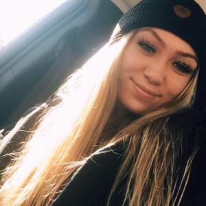 Meet your Posher, Corina